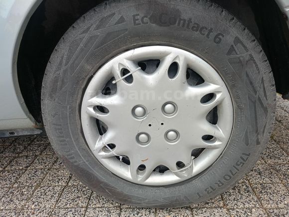 Sahibinden Renault Clio 1.4 RN 2000 Model  95.000 km Gri (Gümüş)