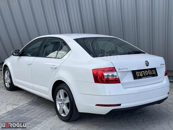GÜROĞLUNDAN 2017 MODEL 185 BİN KM DE HATASIZ OTOMATİK 1.6 TDI