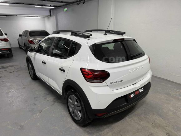 2023 49 BINDE 1.0 TCE OTOMATİK ESSENTİAL EMSALSİZ TEMİZLİKTE