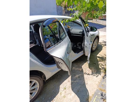 TEMİZ BAKIMLI MEGANE4 l