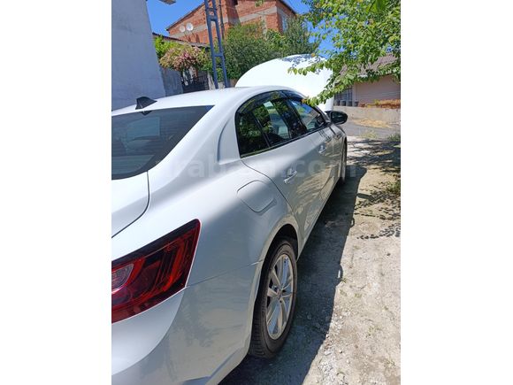 TEMİZ BAKIMLI MEGANE4 l