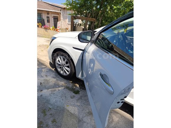 TEMİZ BAKIMLI MEGANE4 l