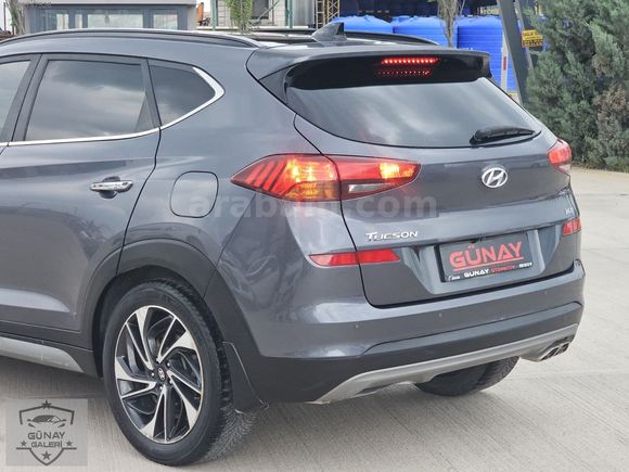 HATASIZ BOYASIZ HASAR KAYITSIZ 1.6 CRDİ TUCSON CAM GİBİ