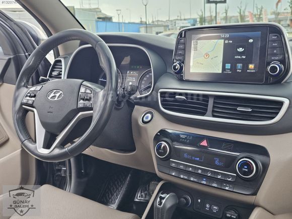 HATASIZ BOYASIZ HASAR KAYITSIZ 1.6 CRDİ TUCSON CAM GİBİ