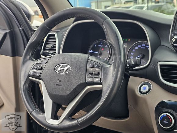 HATASIZ BOYASIZ HASAR KAYITSIZ 1.6 CRDİ TUCSON CAM GİBİ