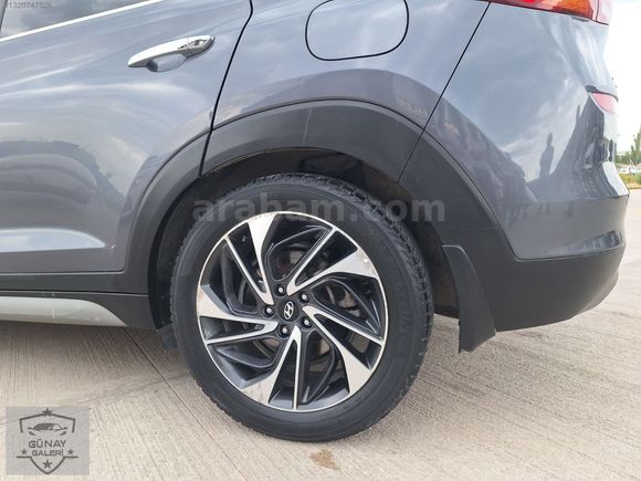 HATASIZ BOYASIZ HASAR KAYITSIZ 1.6 CRDİ TUCSON CAM GİBİ