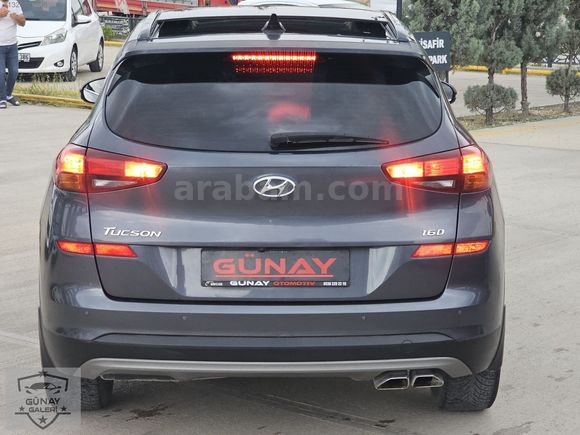 HATASIZ BOYASIZ HASAR KAYITSIZ 1.6 CRDİ TUCSON CAM GİBİ