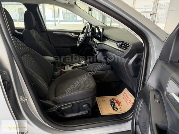İBRAHİM GÜNEŞ AUTO'DAN / FORD /KUGA / KIŞ PAKETLİ/ '6.001' KM'DE