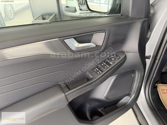 İBRAHİM GÜNEŞ AUTO'DAN / FORD /KUGA / KIŞ PAKETLİ/ '6.001' KM'DE