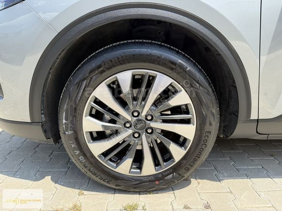 İBRAHİM GÜNEŞ AUTO'DAN / FORD /KUGA / KIŞ PAKETLİ/ '6.001' KM'DE
