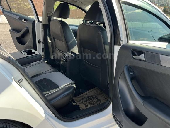 2014 MODEL VW JETTA 1.6TDİ COMFORTLİNE CAM GİBİ 190'BİNDE