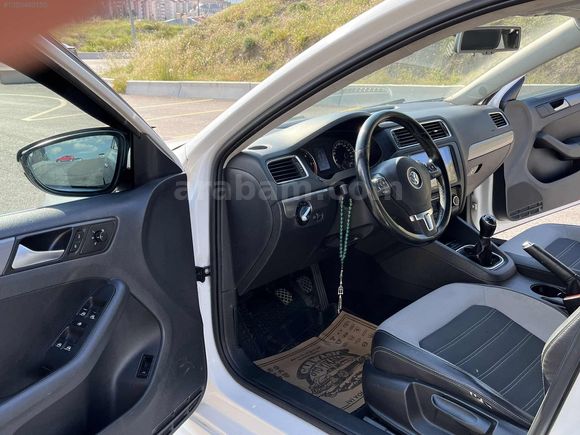 2014 MODEL VW JETTA 1.6TDİ COMFORTLİNE CAM GİBİ 190'BİNDE