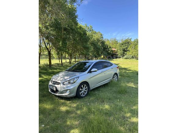 Sahibinden Hyundai Accent Blue 1.6 CRDI Mode Plus 2014 Model 