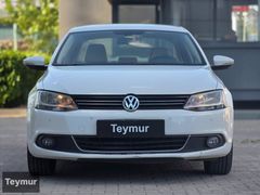 TEYMUR'DAN VW JETTA 1.6 TDİ COMFORTLİNE BOYASIZ/DÜŞÜK KM/BEJ