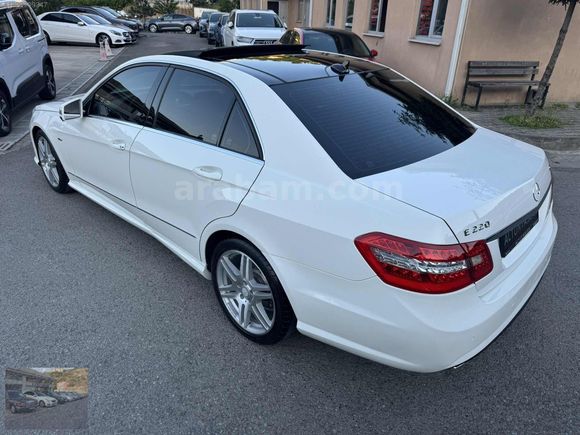 BOYASIZ+EMSALSİZ+2011 MERCEDES E-220 CDİ AMG+CAM TAVAN+ISITMA