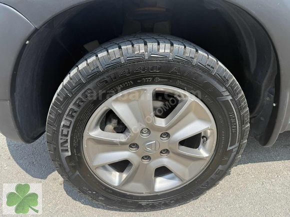 MAKYAJLI KASA DUSTER 4x2 1.5 DİZEL 110 BEYGİR 6 İLERİ LAUREATE