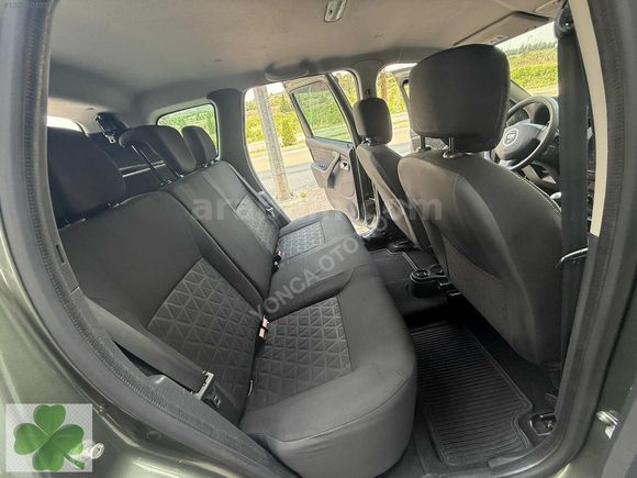 MAKYAJLI KASA DUSTER 4x2 1.5 DİZEL 110 BEYGİR 6 İLERİ LAUREATE