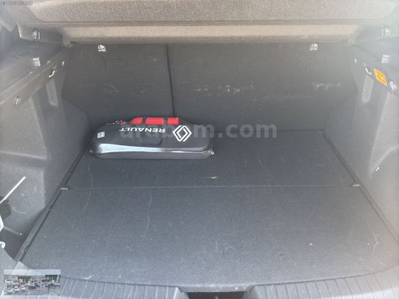 2025 MODEL DUSTER TECHNO 1.3 EDC 6200KM DE