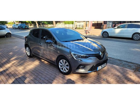 Sahibinden Renault Clio 1.0 TCe Joy 2022 Model  44000 km Gri (Gümüş)