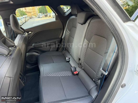 MİCAN OTO-2024 MODEL CAPTUR 1.3 TCE ASPRİT ALPİNE CAM TAVANLI