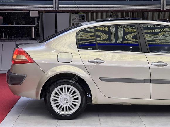 SEFA'DAN 2007 RENAULT MEGANE PRİVİLGE CAM TAVAN HATASIZ BOYASIZ
