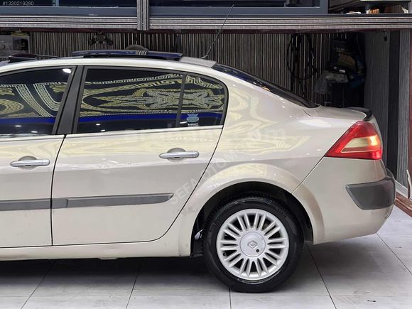 SEFA'DAN 2007 RENAULT MEGANE PRİVİLGE CAM TAVAN HATASIZ BOYASIZ