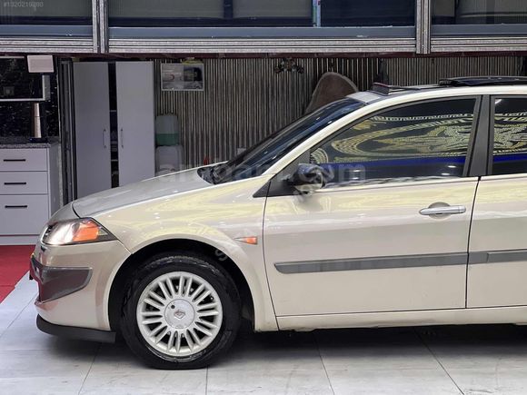 SEFA'DAN 2007 RENAULT MEGANE PRİVİLGE CAM TAVAN HATASIZ BOYASIZ