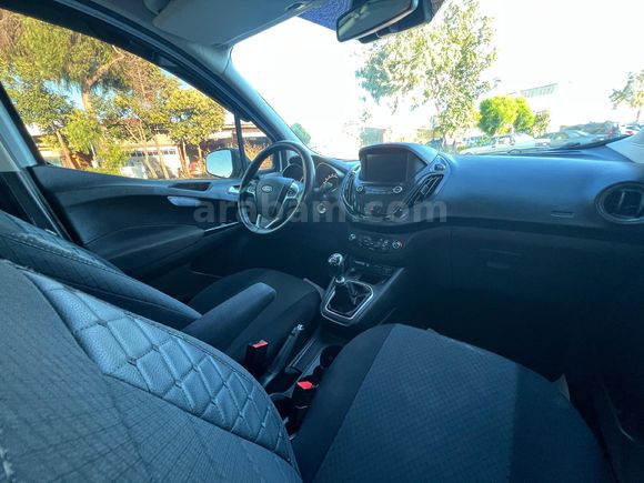 Sahibinden Ford Tourneo Courier 1.5 TDCi Titanium Plus 2022 Model