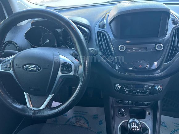 Sahibinden Ford Tourneo Courier 1.5 TDCi Titanium Plus 2022 Model