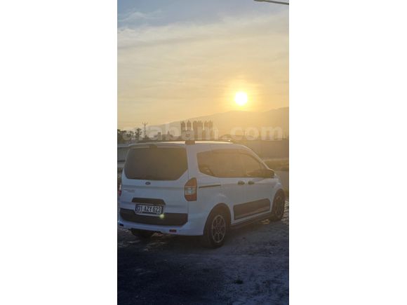 Sahibinden Ford Tourneo Courier 1.5 TDCi Titanium Plus 2022 Model