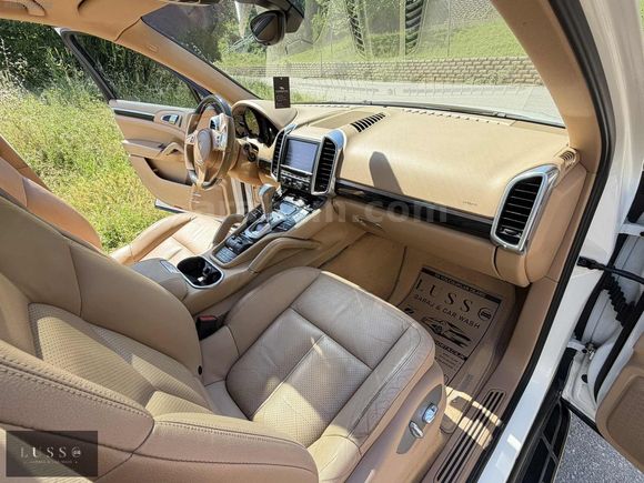LUSSO GARAJ'dan KATEGORİSİNDE SIRADIŞI ARYANLRA PORSCHE CAYENNE
