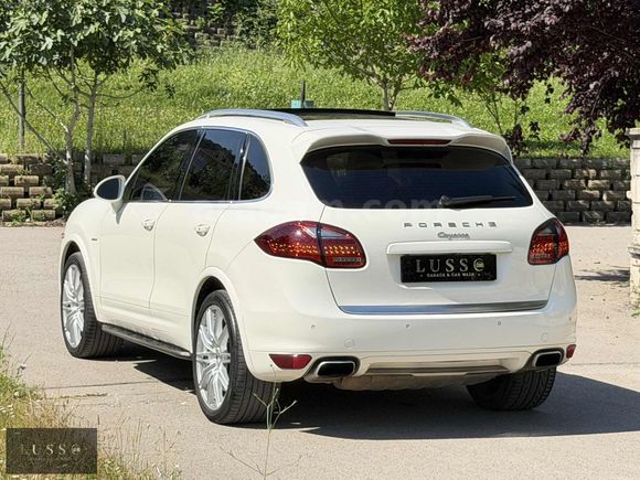 LUSSO GARAJ'dan KATEGORİSİNDE SIRADIŞI ARYANLRA PORSCHE CAYENNE