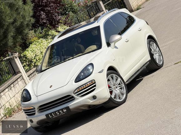 LUSSO GARAJ'dan KATEGORİSİNDE SIRADIŞI ARYANLRA PORSCHE CAYENNE