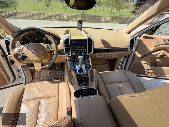 LUSSO GARAJ'dan KATEGORİSİNDE SIRADIŞI ARYANLRA PORSCHE CAYENNE