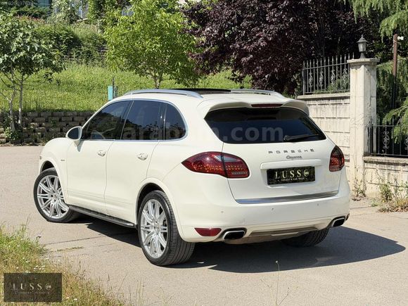 LUSSO GARAJ'dan KATEGORİSİNDE SIRADIŞI ARYANLRA PORSCHE CAYENNE