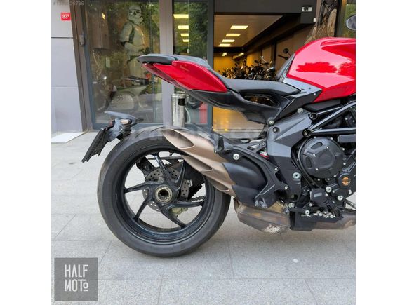 HALF MOTO BEŞİKTAŞ 2022 MV AGUSTA BRUTALE 800 ROSSO