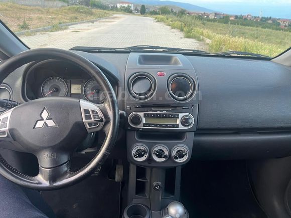 Mitsubishi Colt Otomatik1.3 Invite 2011 Model
