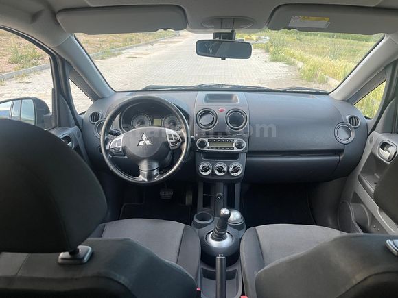 Mitsubishi Colt Otomatik1.3 Invite 2011 Model