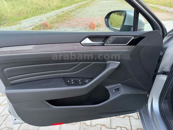 HATASIZ BOYASIZ TRAMERSİZ 118 BİN KM ELEGANCE CAM TAVAN FULL