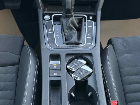 HATASIZ BOYASIZ TRAMERSİZ 118 BİN KM ELEGANCE CAM TAVAN FULL