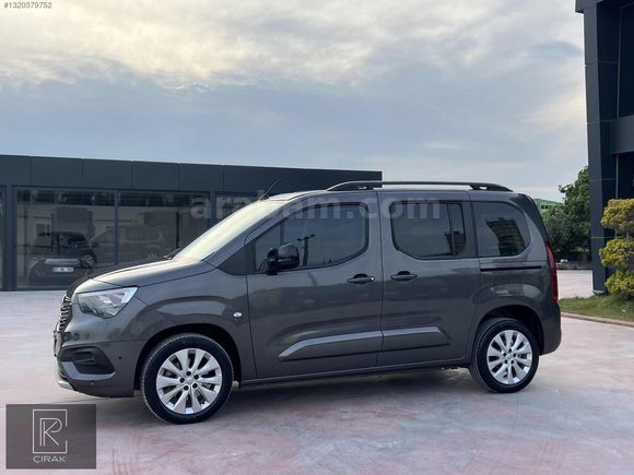 ÇIRAK'TAN 2023 HATASIZ CAM TAVAN 1.5 COMBO ULTİMATE 28.000 KMDE_