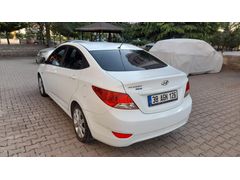 Öğretmenden Hyundai Accent Blue 1.4 CVVT Mode Plus 2013 Model  Beyaz
