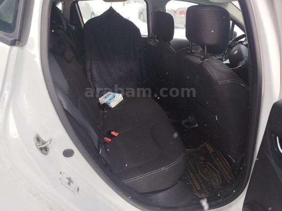 Sahibinden Renault Clio 1.2 Icon 2015 Model  130.000 km Beyaz