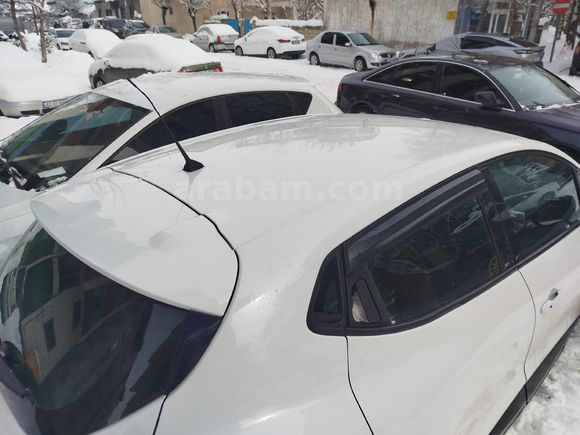 Sahibinden Renault Clio 1.2 Icon 2015 Model  130.000 km Beyaz
