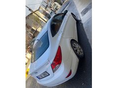 Sahibinden Hyundai Accent Blue 1.6 CRDI Mode 2014 Model  155.000 km Beyaz