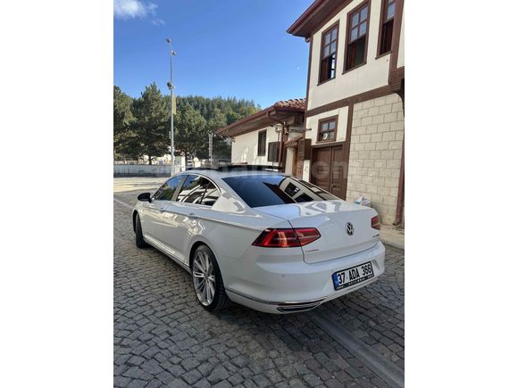 PASSAT B8  CAM TAVANLI