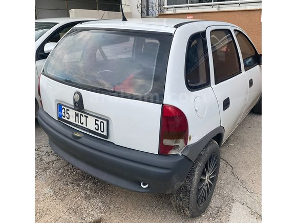 Sıfır motorlu, yeni muayeneli, 93 model Corsa 1.4 Swing 5 Kapı