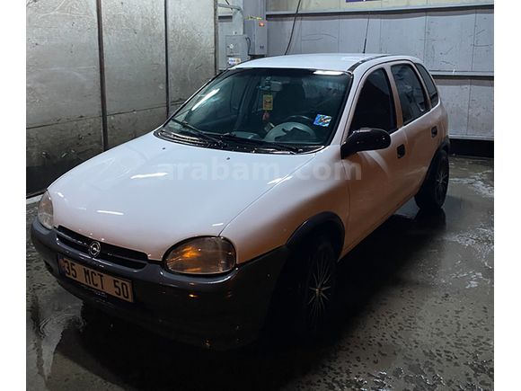 Sıfır motorlu, yeni muayeneli, 93 model Corsa 1.4 Swing 5 Kapı
