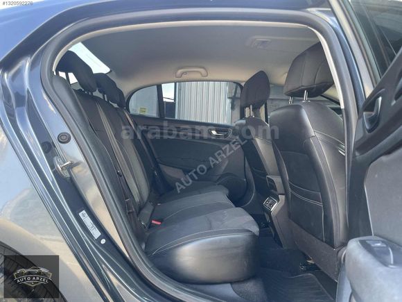 AUTO ARZEL 2022 RENAULT MEGANE 1.5 BLUEDCİ TOUCH 111.000 KM