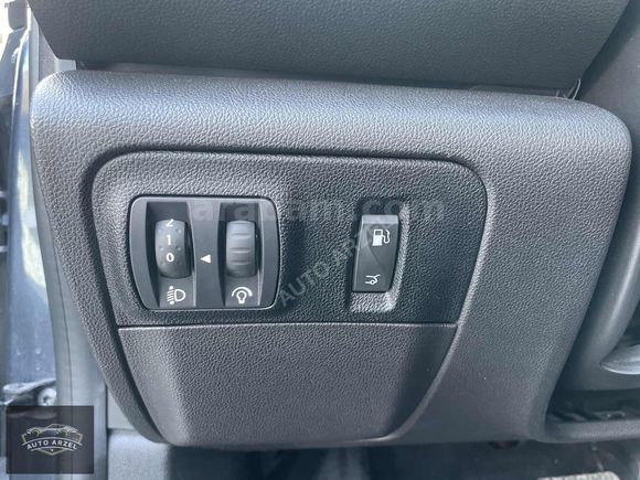 AUTO ARZEL 2022 RENAULT MEGANE 1.5 BLUEDCİ TOUCH 111.000 KM